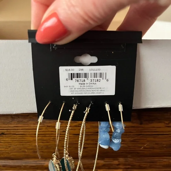 Elegant Blue and Gold Earrings Collection - Picture 4 of 4